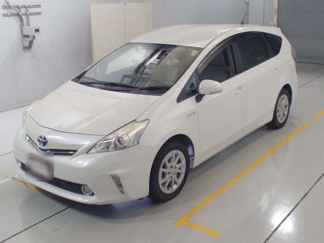 30405 Toyota Prius alpha ZVW41W 2012 г. (CAA Chubu)